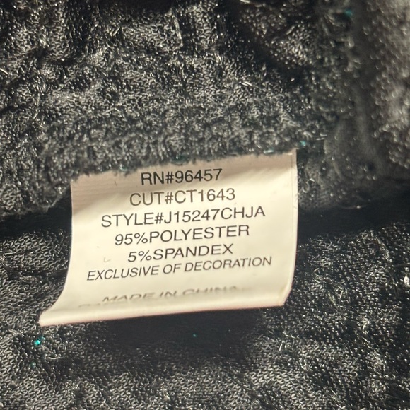 Holiday Sequin Skirt with Red Bows Love On A Hanger Size Med NWT - Picture 4 of 6